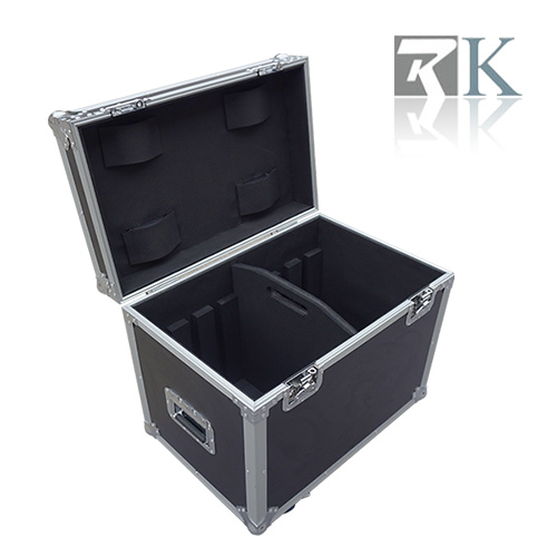 Utility flight case with movable divider board design