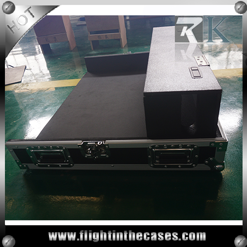 Flight case for Midas M32 mixer with doghouse and wheels