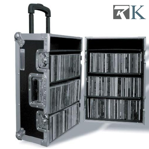 200 CD Case with Pull-out Handle and Wheels
